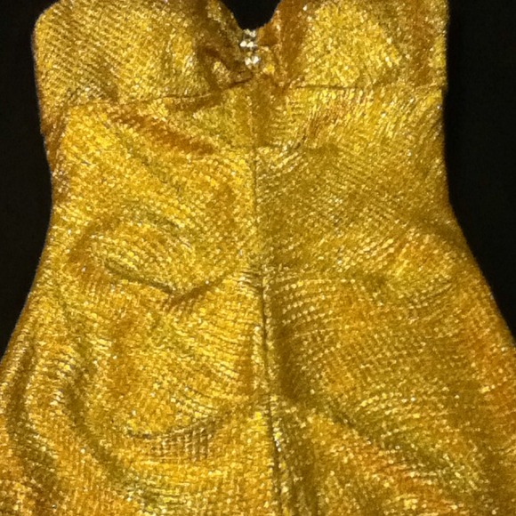 Gold dress. 🚫🚫SOLD 🚫🚫 - Picture 3 of 3