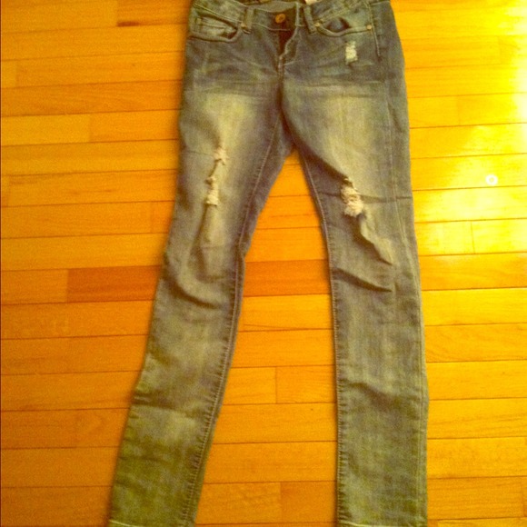 Ripped skinny jeans