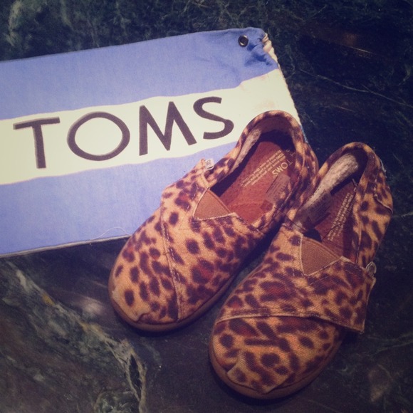 SOLD!!!   Toms toddler 9 shoes, almost new