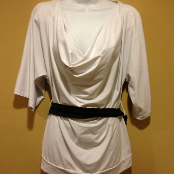 🌀SOLD🌀Stretchy white bat sleeve top