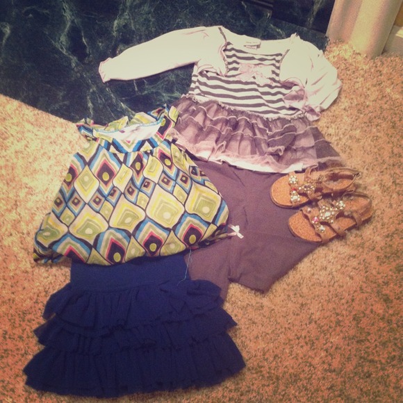 Toddler 4/6 clothes, toddler 9 shoes bundle