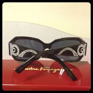 SALVATORE FERRAGAMO sunglasses