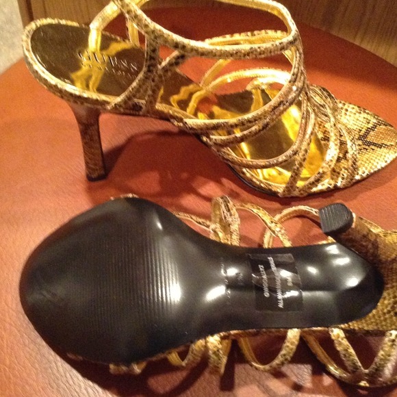 Guess Sandal - Picture 3 of 3