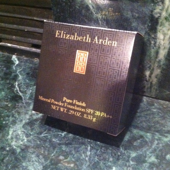 Elizabeth Arden powder foundation Pure finish 07