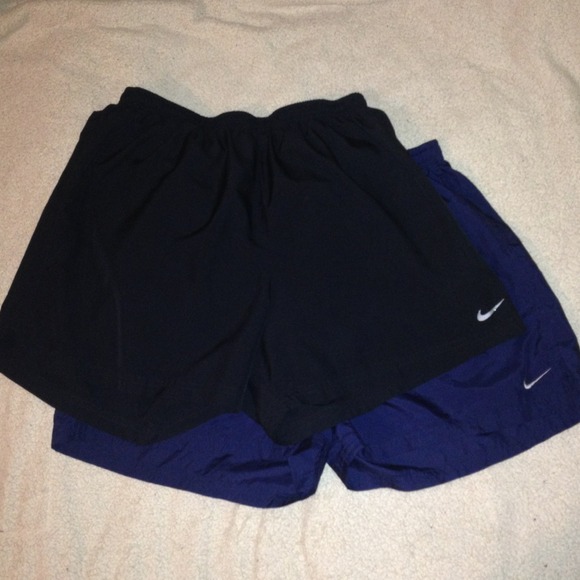 ⛔(SOLD IN BUNDLE )⛔2 pairs of Nike Dri-fit shorts