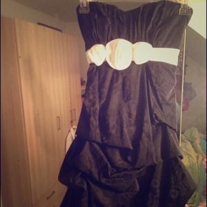 Strapless sweetheart neckline dress.