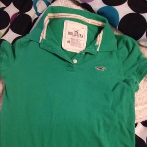 Hollister tee!
