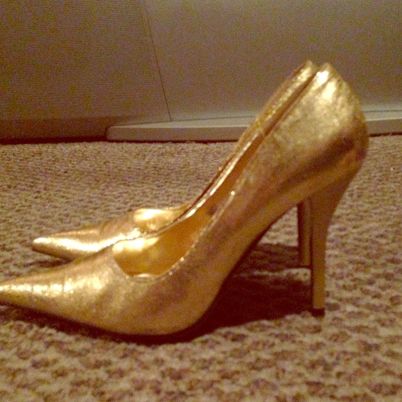 BRAND NEW GOLD PRINTED HEELS