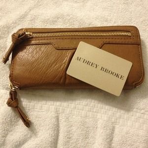 ⛔HOLDING⛔ Audrey Brooke wallet