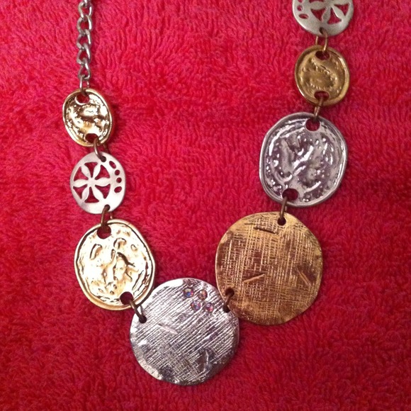 Necklace - Picture 2 of 3
