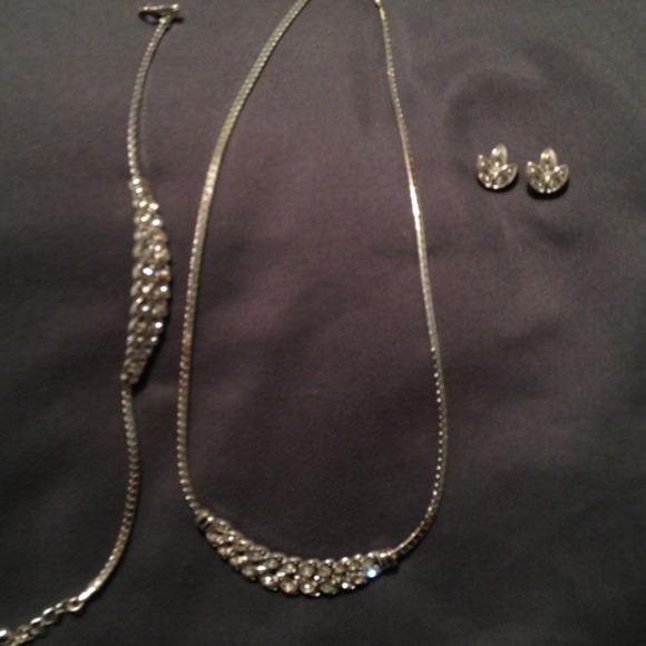 CZ jewelry set. Bracelet, necklace and ear rings. - Picture 1 of 3