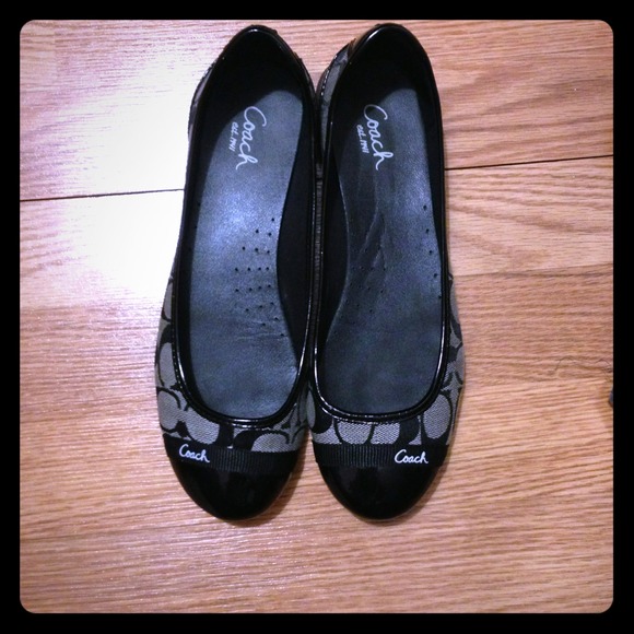⛔No longer available⛔COACH Cecile flats