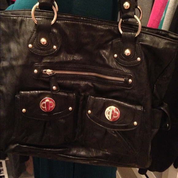 🚫SOLD🚫Aldo black purse fits A4 paper - Picture 2 of 4