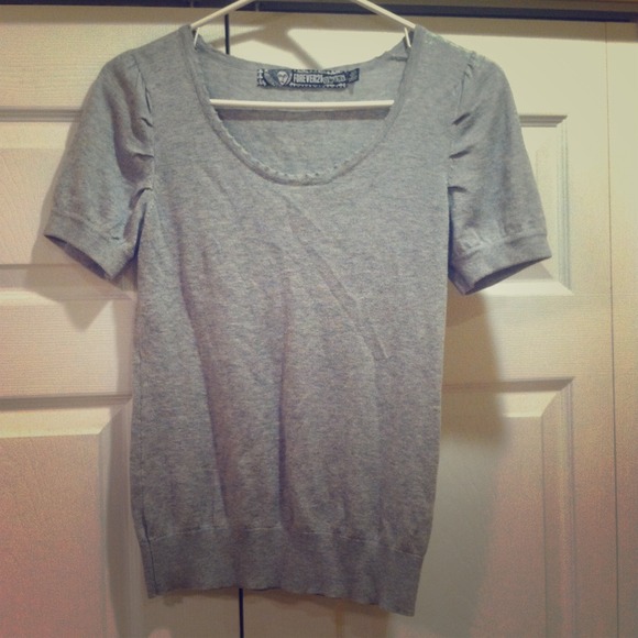 Grey quarter sleeve sweater