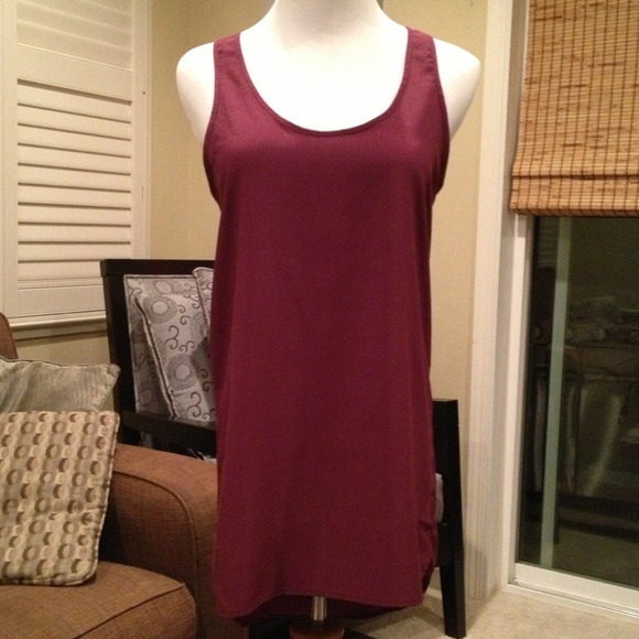 *Sold* 2 racer back hi/low tanks
