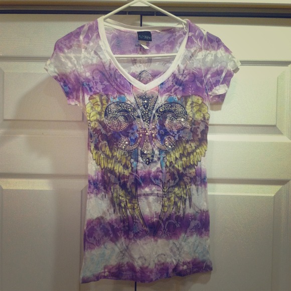 💘SOLD IN BUNDLE💘 Daytrip graphic v neck tshirt
