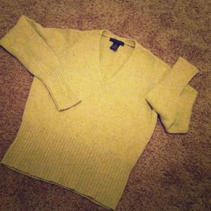 V neck  THE LIMITED sweater.