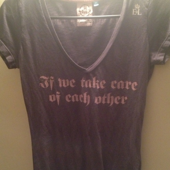Gray tee shirt
