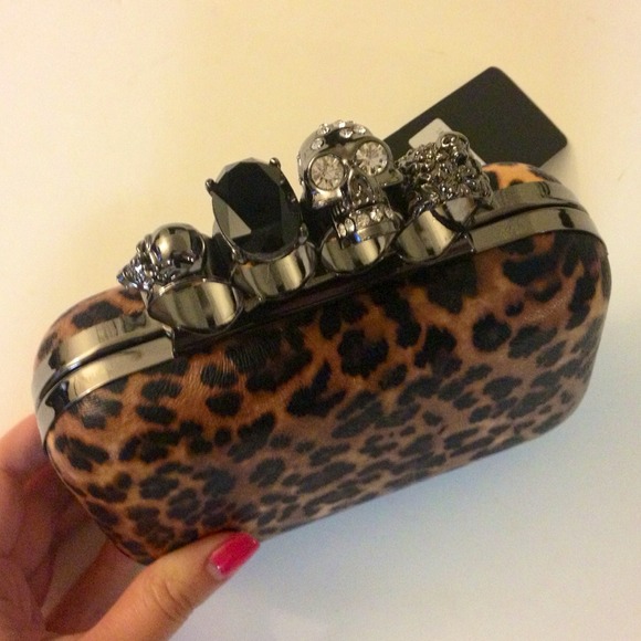 Clutches & Wallets - Leopard Skull Finger Clutch (LAST ONE)