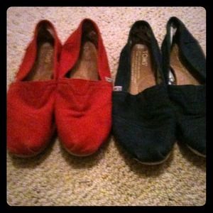 Bundle of Navy and Red Toms