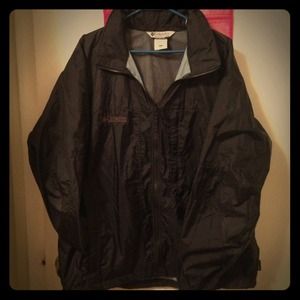 Men's Columbia black rain jacket!