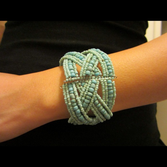 🎉HP 4/23🎉Blue bead bracelet - Picture 2 of 2