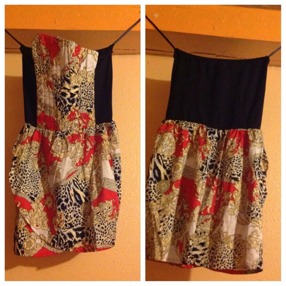 Cute baroque Motel sleeveless dress