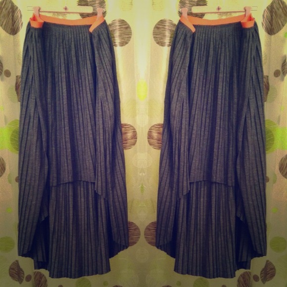 💢SOLD 💢American eagle high-low skirt ✌