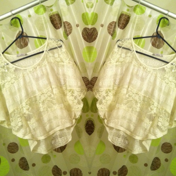 batwing lace detailed shirt!