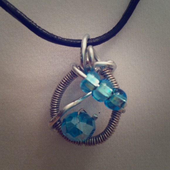 Silver wire and blue crystal bead pendant. - Picture 1 of 3