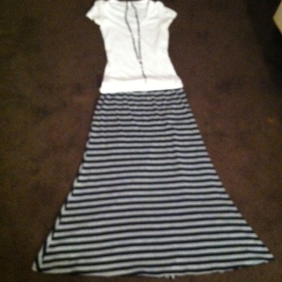 SOLD IN BUNDLE @blackflowerinc