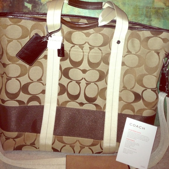 From the Coach Signature Collection. - Picture 1 of 4