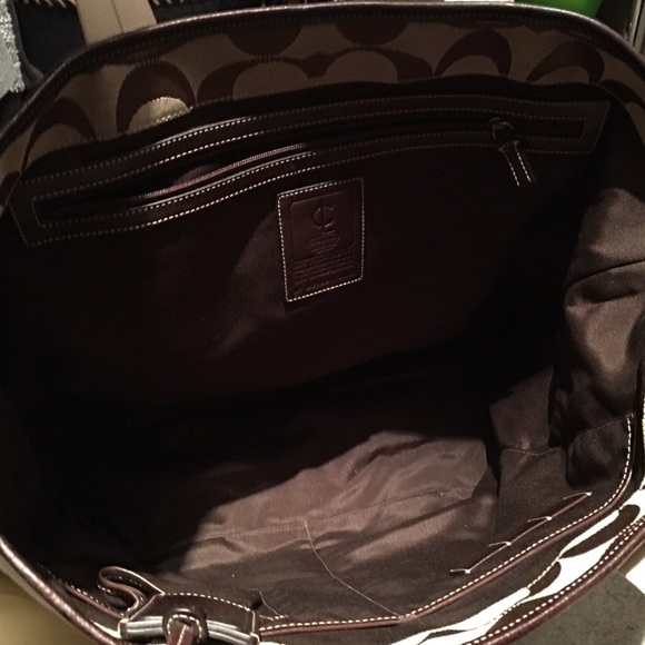 From the Coach Signature Collection. - Picture 4 of 4