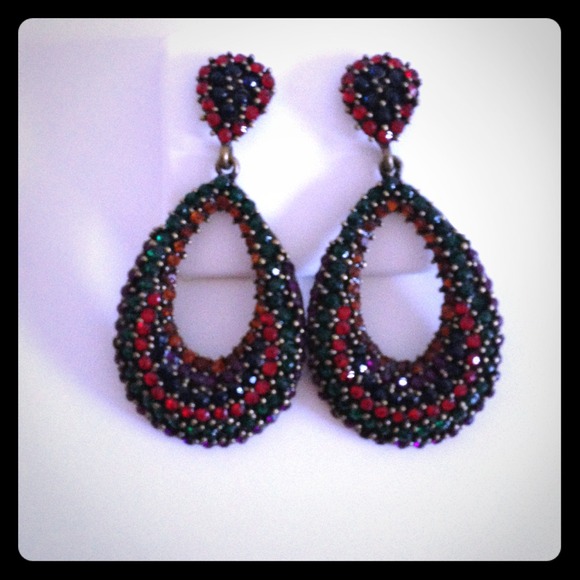Price ✂!Beautiful fashion earring.