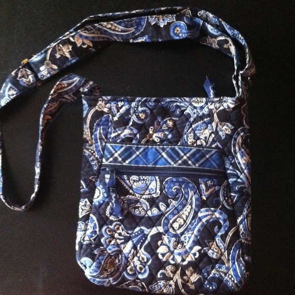 Vera Bradley Handbags - Vera Bradley "Hipster" crossbody