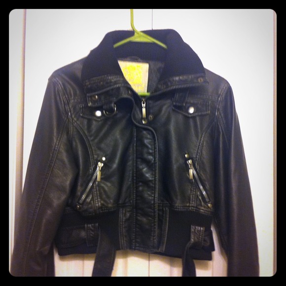 **SOLD**Wet seal cropped moto jacket size XL