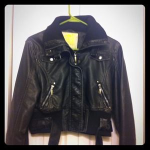 **SOLD**Wet seal cropped moto jacket size XL