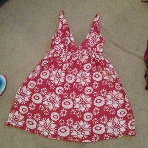 Old Navy summer dress medium. Red and white floral