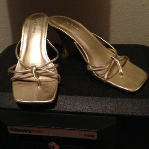 Size 7 gold sandal heel