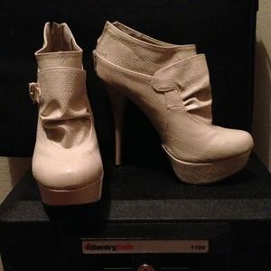 6 Inch tan rue 21 heels size 7