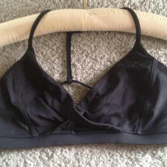 Lululelemon size 4 black t-strap bra!