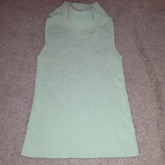 Nine West Turtle neck wide neck small mint green