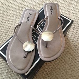 Women's pewter sandals size 8.5