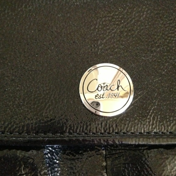 Shiny black coach wristlet - Picture 2 of 4