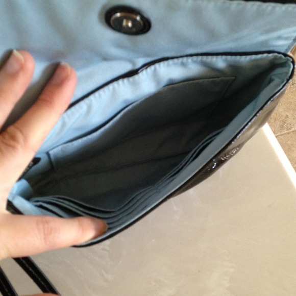 Shiny black coach wristlet - Picture 3 of 4