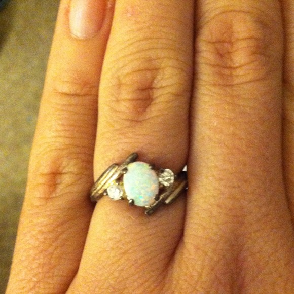 Gorgeous opal ring