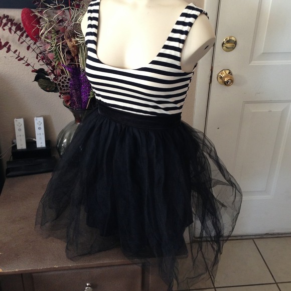 🚫SOLD🚫 Mini-dress with Tutu - Picture 2 of 4