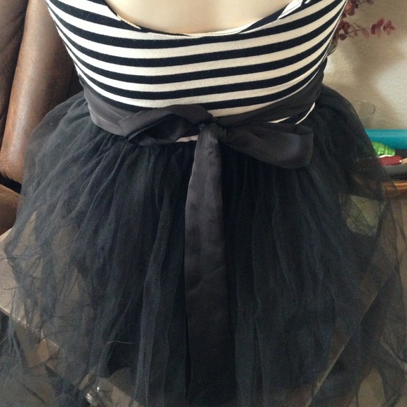 🚫SOLD🚫 Mini-dress with Tutu - Picture 3 of 4