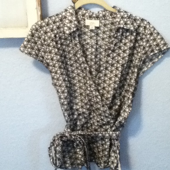 💋💥sold💋💋Ann  Taylor Loft blouse on Threadflip