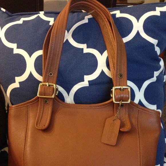 MARKDOWN!!! Coach Handbag - Picture 2 of 3